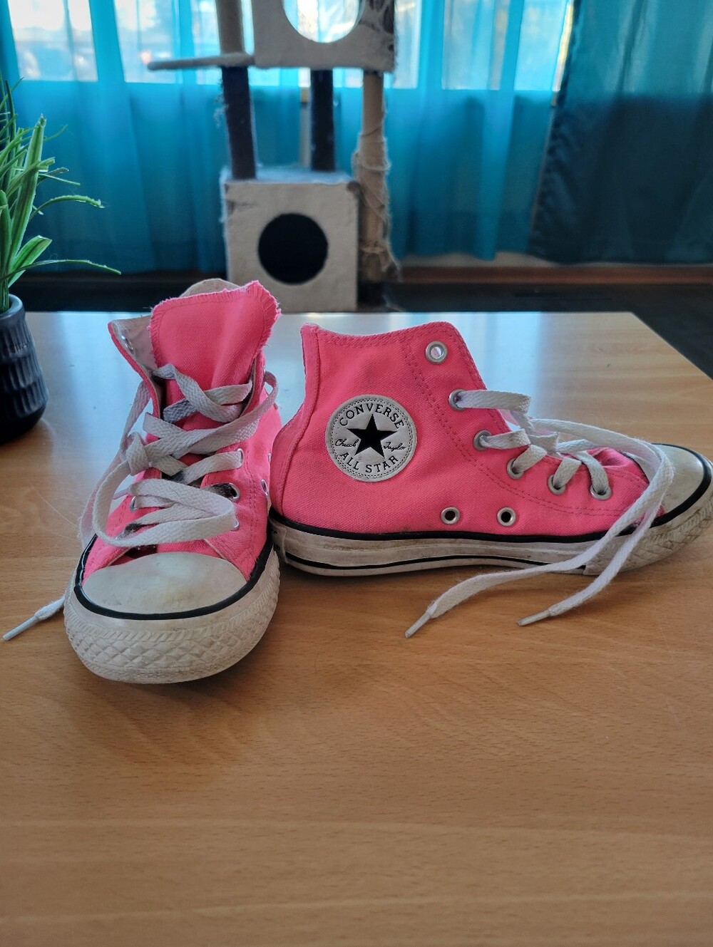 Sz 13 Converse Pink Kids High-Top Sneakers
